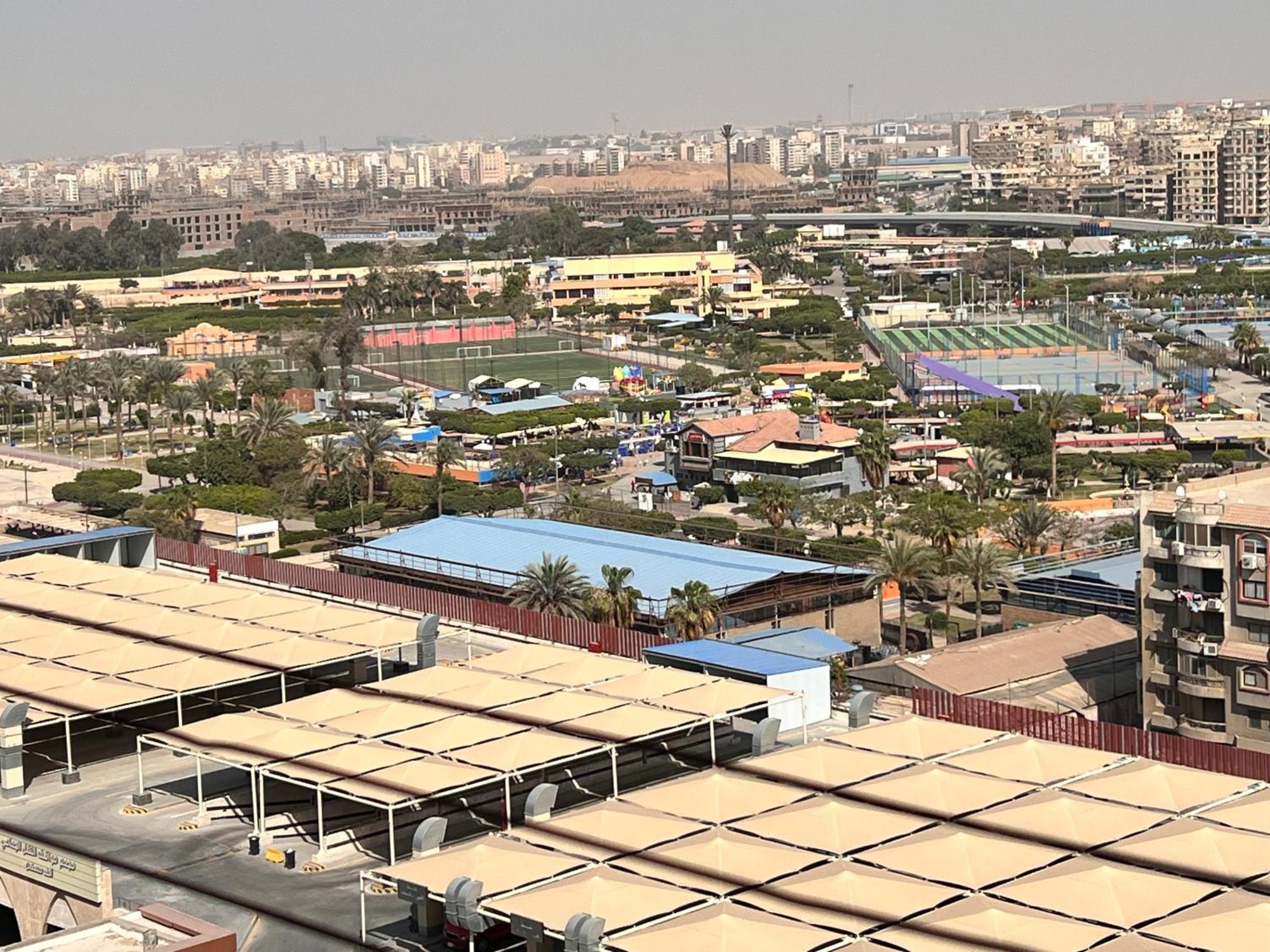 قريبة من مطار القاهرة *